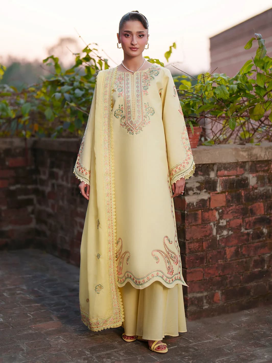 Mahnur Lawn 26 Fiona F 05 3 PC