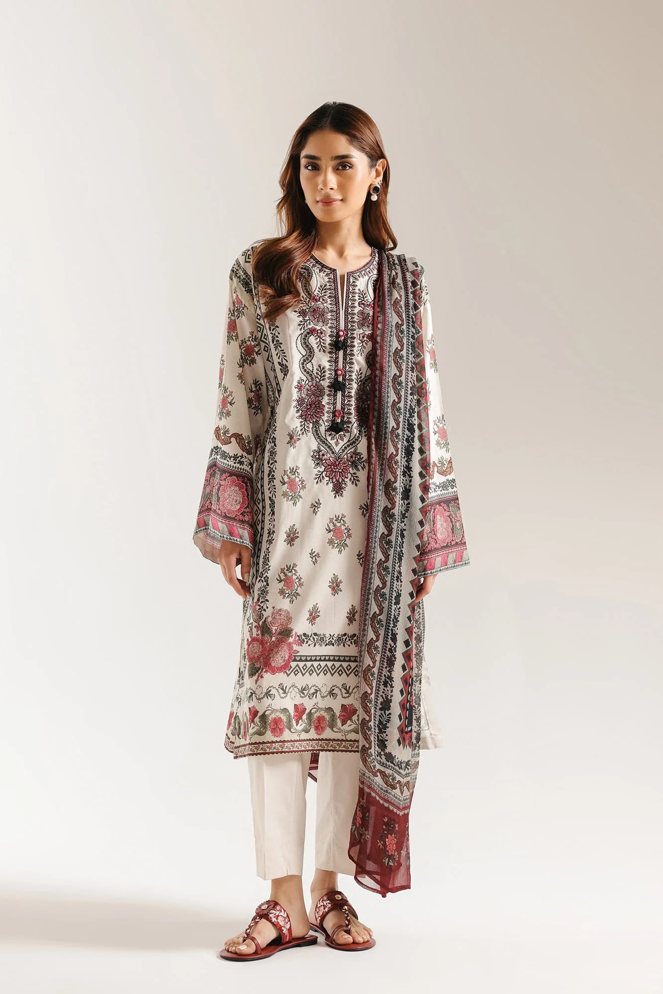 ETHNC Antique White E0831 3PCs