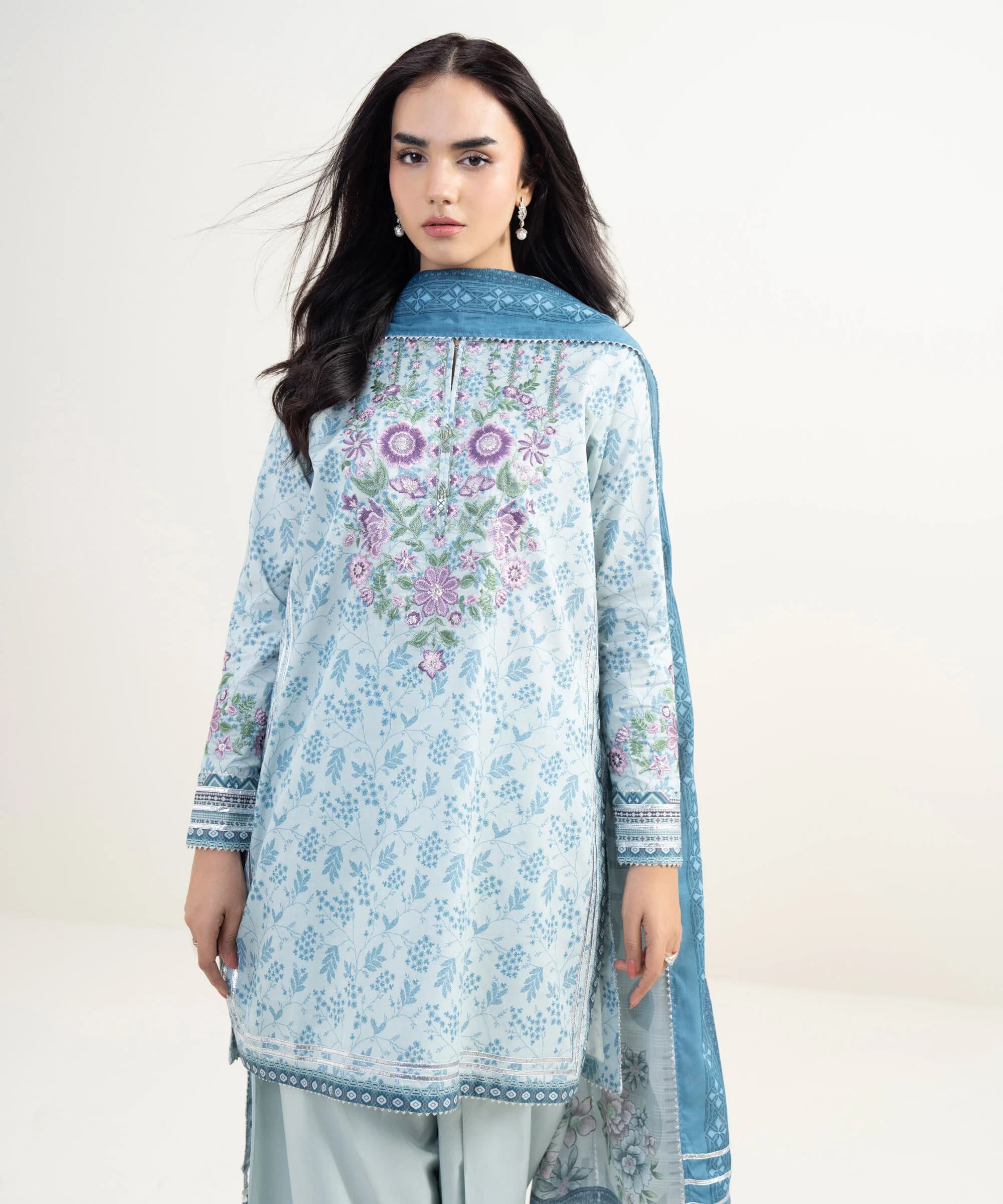 Sapphire Andaaz V2 16 3PCs